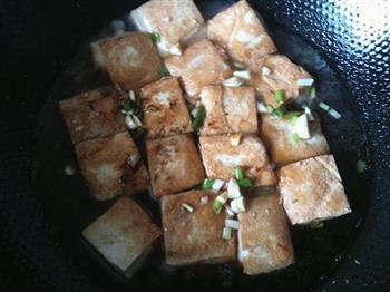 小葱煎豆腐的做法步骤7