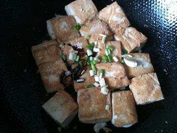 小葱煎豆腐的做法步骤8