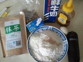 抹茶豆沙面包的做法步骤1
