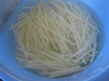 清炒土豆圆椒丝的做法步骤2
