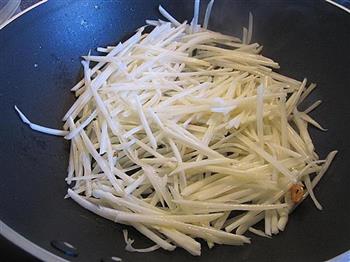 清炒土豆圆椒丝的做法步骤5