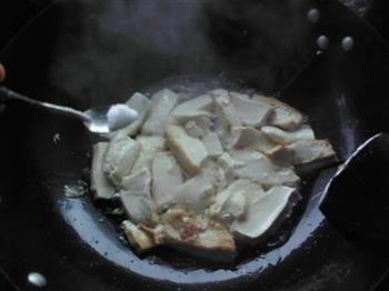 韭菜头炒鸡蛋豆腐的做法步骤3