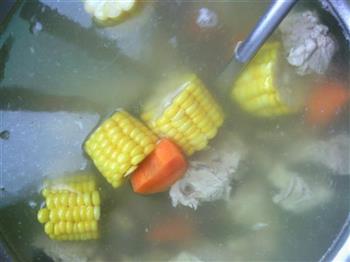 玉米苦瓜绿豆脊骨汤的做法图解10