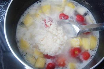 美白醪糟水果甜汤的做法步骤3
