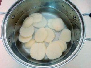 南瓜藤土豆汤的做法步骤4