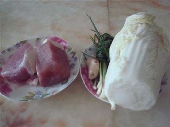 白菜猪肉饺子的做法图解1