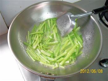 芹菜炒肉丝的做法步骤5