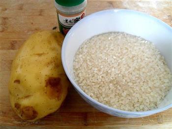 黑椒土豆拌锅巴饭的做法步骤1