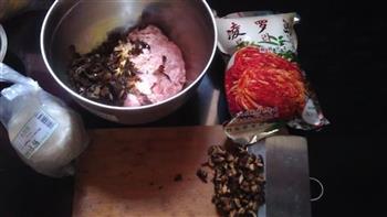 泡菜水饺的做法步骤1