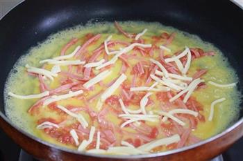 火腿番茄奶酪鸡蛋卷的做法步骤6