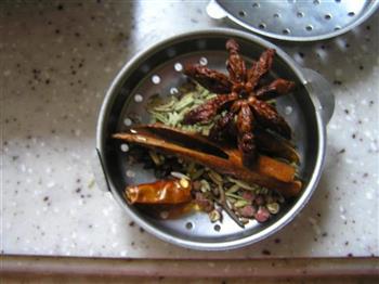 红烧猪蹄炖黄豆的做法步骤1