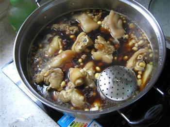 红烧猪蹄炖黄豆的做法步骤6