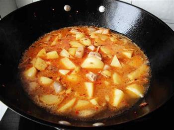 川味土豆红烧肉的做法步骤6