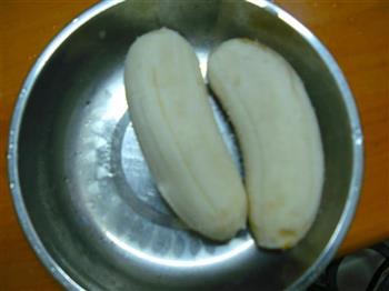 麦香粉蕉黑米卷的做法步骤4