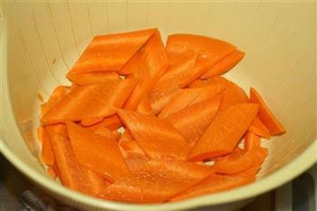 胡萝卜炒椰菜的做法步骤1