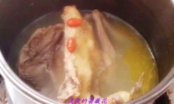 清炖鸽子汤的做法步骤2