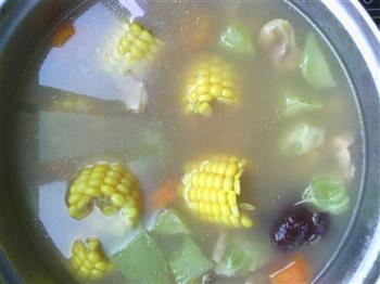 玉米莴笋炖鸡汤的做法步骤7