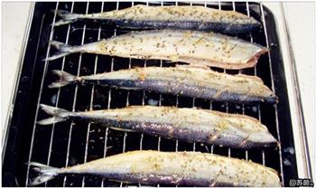 烤秋刀鱼的做法步骤7