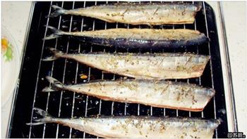 烤秋刀鱼的做法步骤8