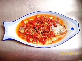 葱姜剁椒蒸鲈鱼的做法步骤6