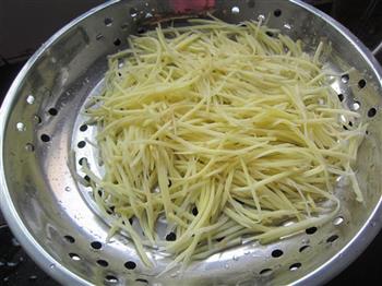 芹菜炒土豆丝的做法步骤3