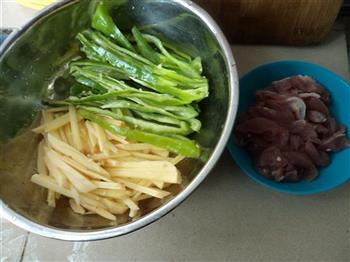 尖椒土豆炒肉丝的做法步骤1
