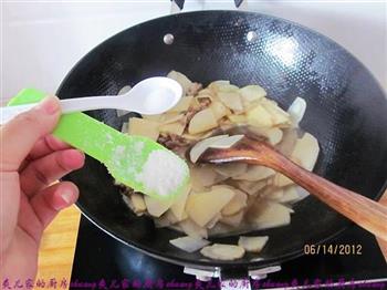老黄瓜炒土豆片的做法步骤6