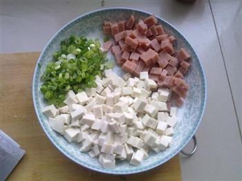 三彩豆腐羹的做法步骤1