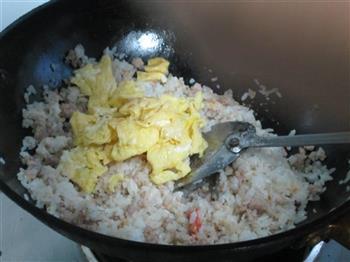 肉末鸡蛋炒饭的做法步骤2