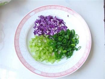 芹菜紫甘兰蛋炒饭的做法图解2