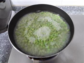 豌豆牛肉粒的做法步骤2