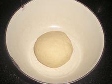 三合面豆沙饼的做法步骤1