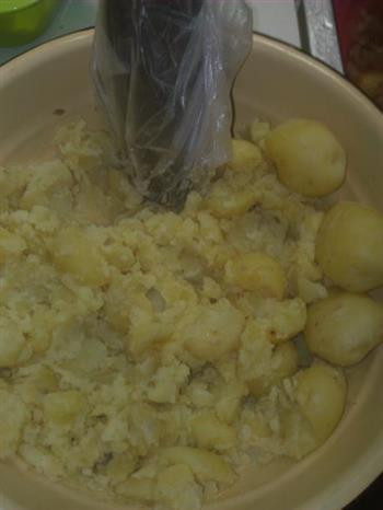 家常青椒土豆泥的做法步骤3