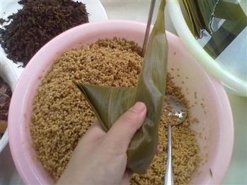 梅干菜大肉粽的做法步骤7