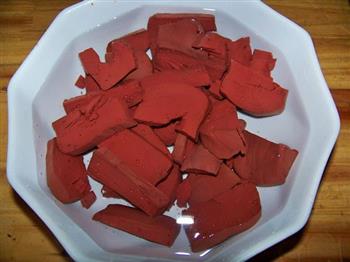 清肺黄豆烧猪红的做法步骤2