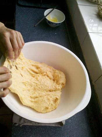 电饭煲版南瓜面包的做法步骤2