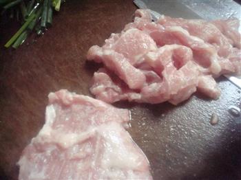 京葱炒猪脖肉的做法步骤2