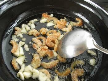 鸡蛋海米炖蒜薹的做法图解3