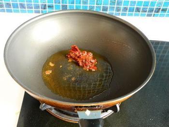 包菜炒猪头肉的做法步骤3