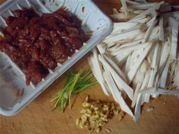 杏鲍菇炒肉丝的做法步骤4