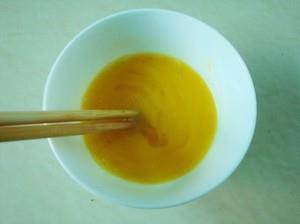 蛋包油煎粽子的做法图解1