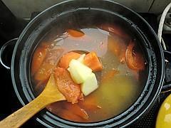 番茄土豆排骨汤的做法步骤11