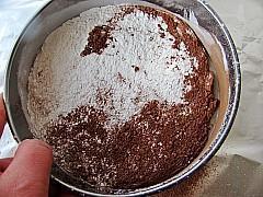 可可海绵蛋糕的做法步骤2