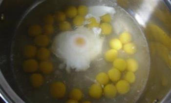 酒酿鸡蛋丸子的做法图解3