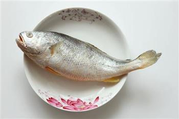红烧黄花鱼的做法步骤1