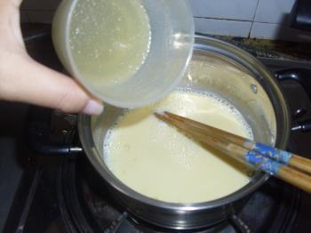 双色牛奶布丁的做法步骤5