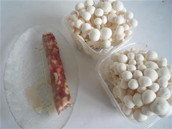 腊肠白玉菇的做法步骤1