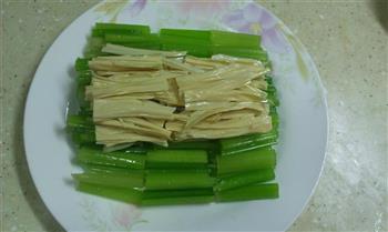 芹菜拌腐竹的做法步骤7