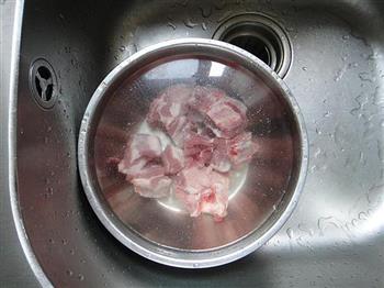 杏鲍菇排骨汤的做法步骤2