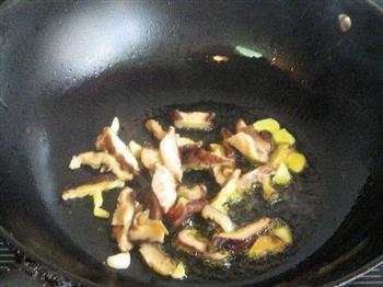 香菇手撕包菜的做法步骤4